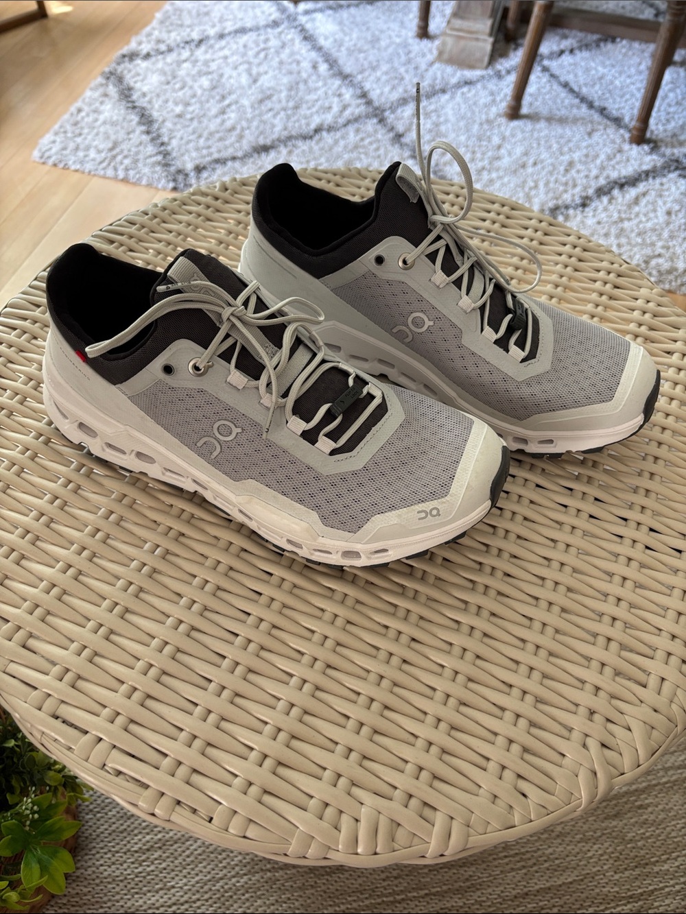 On Cloudultra Running Men's Running Shoes in Light Gray and Black New
